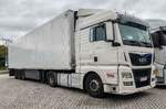 =MAN TGX-Sattelzug der Spedition REKIC rastet an der A 61 im Oktober 2024