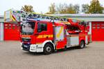 Feuerwehr Nidda MAN TGM DLK23/12 (Florian Nidda 1-30) am 10.11.24 bei einen Fototermin.