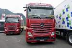 Zwei MB Actros von Otto's die am 30.6.24 beim Trucker Festival in Interlaken stehen.