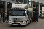 Mercedes Benz Atego, mit Kastenaufbau, beim Entladen in Maastricht. 12.09.2024 