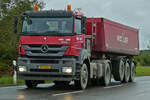 Mercedes Benz AXOR, Kippersattelzug, der Firma Wickler, auf dem Weg zur Beladung.