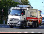 Mercedes Müllwagen unterwegs in der Stadt Lausanne am 2024.07.26