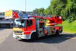 Feuerwehr Dietzenbach Mercedes Benz Atego DLK23/12 (Florian Dietzenbach 4/30-1) am 20.07.24 bei einen Fototermin. Danke für das tolle Shooting
