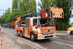 Berufsfeuerwehr Frankfurt am Main Mercedes Benz Atego DLK 23/12 (Florian Frankfurt 40/30) am 21.07.24 in Frankfurt am Main beim Tag der offenen Tür der Wache 40