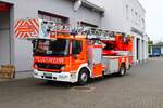 Feuerwehr Langenselbold Mercedes Benz Atego DLK 23/12 (Florian Langenselbold 1-30-1) am 18.08.24 beim Tag der offenen Tür