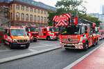 Berufsfeuerwehr Frankfurt Löschzug Wache 2 mit Mercedes Benz Sprinter ELW C-Dienst, MAN TGM HLF20/16 und Mercedes Benz Atego DLK23/12 am 28.09.24 beim Tag des Selbstschutzes in Frankfurt