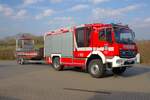 Feuerwehr Riedstadt Leeheim Mercedes Benz Atego LF10 (Florian Riedstadt 4/43) mit Rettungsboot am 15.03.25 bei einen Fototermin.