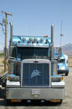 Peterbilt 379 auf einem Truck Stop bei Kingman, AZ, Mai 2006