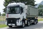 Ein Renault mit Absetzcontainer von Centravo der am 28.6.24 zum Trucker Festival fährt in Bönigen.