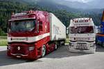 Ein Renault Sattelzug und Kippersattelzug von Betschart die am 14.7.24 beim Trucker Treffen in Ambri stehen.