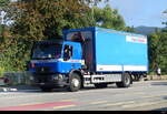 Renault mit Kran und Plachen-Aufbau unterwegs in der Stadt Olten am 2024.08.13