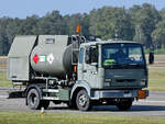 Dieses Renault Midliner S150 Tankfahrzeug war Mitte September 2024 auf dem Flugfeld in Kleine-Brogel unterwegs.