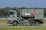 Dieses Renault Midliner S150 Tankfahrzeug war Mitte September 2024 auf dem Flugfeld in Kleine-Brogel unterwegs.