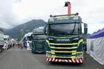 Ein Scania und Iveco von Fischer die am 30.6.24 beim Trucker festival Interlaken stehen.