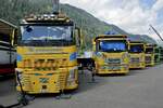 Ein Volvo und drei Scania von Zgraggen die am 14.7.24 beim Trucker Treffen in Ambri stehen.