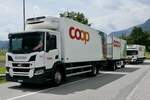 Scania Hängerzug von Coop der am 28.6.24 vor dem Trucker Festival in Bönigen ist.
