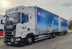 =Scania 420 S-Hängerzug von MCC-Logistics rastet im November 2024 an der A 7