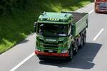 Ein Scania Kipper von Addor Gstaad am 28.6.24 unterwegs zum Trucker Festival auf der A8 in Mattem b. Interlaken.