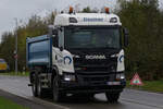 Scania G 500 XT, von Deumer, aufgenommen auf der Landstraße. 10.2024