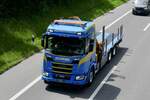 Scania von Martin Wittwer der am 28.6.24 unterwegs zum Trucker Festival ist auf der A8 in Matten b.