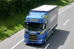 Ein Scania von Martin Wittwer der am 28.6.24 unterwegs zum Trucker Festival ist auf der A8 in Matten b.