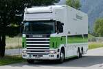 Ein Scania aus dem Motorsport der am 28.6.24 zum Trucker Festival unterwegs ist in Bönigen.