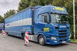 =Scania 420 R-Sattelzug der Spedition HAAF rastet an der A 61 im Oktober 2024