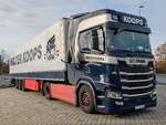 =Scania 450 S der Spedition WOLTER KOOPS steht im Dezember 2023 auf dem Rasthof Fulda Nord