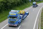 Zwei weitere Scania Schwerlast Sattelzüge von Martin Wittwer am 28.6.24 auf dem Weg zum Trucker Festival auf der A8 in Matten b. Interlaken.