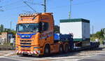 Kretschmer Spezialtransporte GmbH mit einem Schwertransport von einem Trafohäuschen? auf Tiefladebrücke mit SCANIA SUPER R ??? Zugmaschine am 06.08.24 Bahnübergang Rodleben.