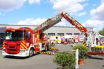 Nagelneue Feuerwehr Hanau Mitte Scania P280 Magirus DLK23/12 (Florian Hanau 1-30-2) am 25.08.24 beim Tag der offenen Tür