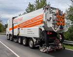 =Scania 730 S der Firma REUTHER bei der Fahrbahnbearbeitung im Stadtgebiet von Fulda, 09-2024