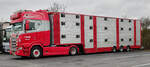 =Scania Tiertransporter steht auf dem Rasthof Werneck im Dezember 2023