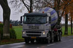 LKW Volvo Betonmischer, von Betons Weber, aufgenommen nahe der Fitsch. 11.2024