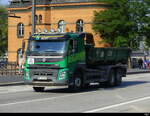 Volvo Absetzkipper mit Mulde unterwegs in der Stadt Hamburg am 2024.09.18