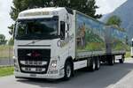 Ein Volvo FH Hängerzug von Appenzeller Bier der am 28.6.24 zum Trucker Festival fährt in Bönigen.