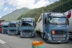 Drie Volvo FH und ein Scania von Planzer die am 14.7.24 beim Trucker Treffen in Ambri stehen.