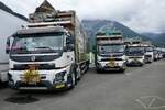 Mehrere Volvo FMX und ein FH von PLV Energie die am 30.6.24 beim Trucker Festival in Interlaken stehen.