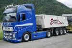 Ein weiterer Volvo FH Kippersattelzug von Baltensperger der am 30.6.24 beim Trucker Fwstival in Interlaken steht.