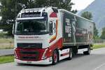 Ein Volvo FH von Trans Schneider der am 28.6.24 zum Trucker Festival fährt in Bönigen.