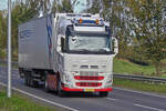 Volvo FH Sattelzugmaschine, mit einem Auflieger von Sudfresch, fuhr mir im Okt.