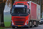 Volvo FH, Sattelzug von Trendy Foods, aufgenommen nahe der Féitsch. 11.2024