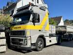 Eine Volvo FH Zugmaschine vom Truckcenter Winterthur die am 21.9.24 vor dem Truckcenter Winterthur steht.