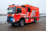 BF Wiesbaden Volvo FMX GW-Wasserrettung am 31.12.24 beim Silvesterschwimmen in Mainz