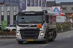 Volvo FM mit Tankaufbau, auf dem Weg zu einem Kunden.