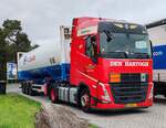 =Volvo FH-Tankzug von der Spedition DEN HARTOGH rastet an der A 61 im Oktober 2024