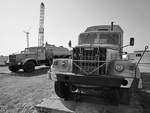 Seite an Seite stehen hier ein KrAZ-257 und der Vorgänger KrAZ-219, welche beide in der (ost)deutschen Erdölförderung eingesetzt wurden. (Erdölmuseum Reinkenhagen, September 2024)