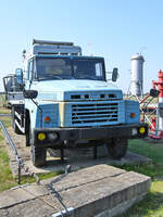 Der KrAZ-250 ist ein von 1978 bis 1992 produzierter Lastkraftwagen des sowjetischen und später ukrainischen Herstellers KrAZ (ukrainisch Кременчуцький автомобільний завод = Krementschuker Automobilwerk). (Erdölmuseum Reinkenhagen, September 2024)