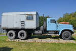 Hier zu sehen ein Entparaffinierungs-Gerät (Dampferzeuger PPUA 3166), welches auf dem Fahrgestell eines KrAZ-257 installiert wurde.