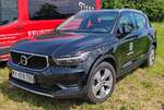 =Volvo XC 40 der Bunderwehr steht im Mai 2024 auf dem Besucherparkplatz der RettMobil in Fulda